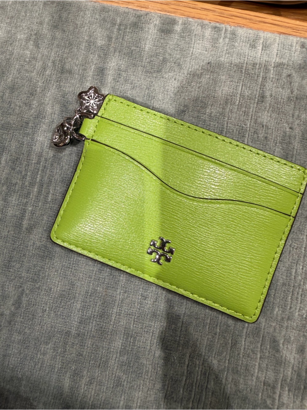 Tory Burch green Patent Leather Card Holder with Gold Logo Emblem new